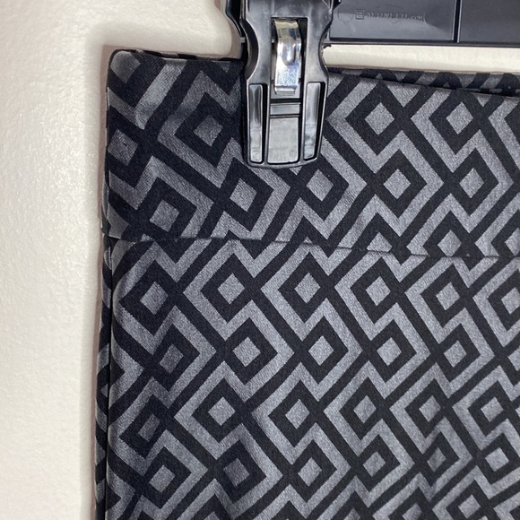 Krazy Larry black black and grey geo print pull on smooth ankle pants size 8 - Picture 6 of 8